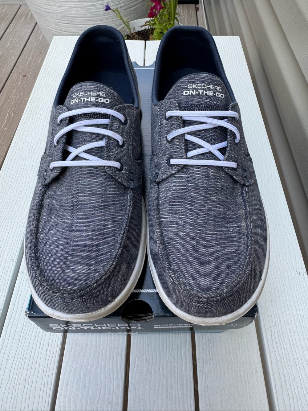 Skechers navy blue pull-on shoe; Size 10. Lightweight & in Excellent Condition! - Picture 4 of 8